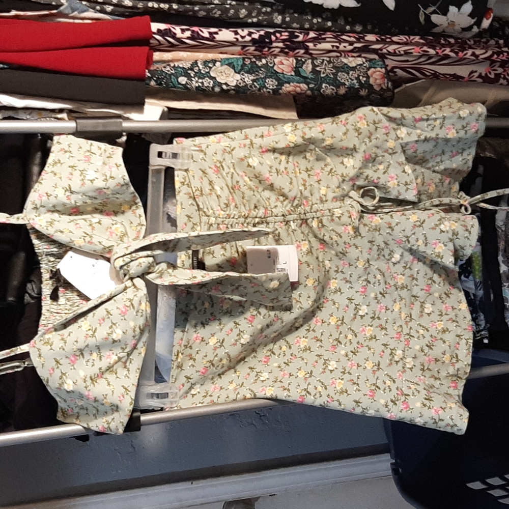 Forever 21 2 pieces set. Crop and tie ruched skirt size large